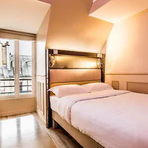 2* Hotel District République
